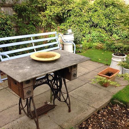 White-Sails Bed and Breakfast Stratford-upon-Avon Esterno foto