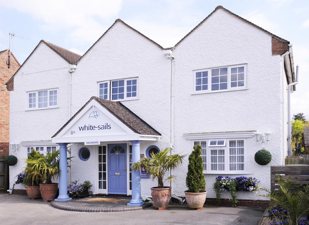 White-Sails Bed and Breakfast Stratford-upon-Avon Esterno foto